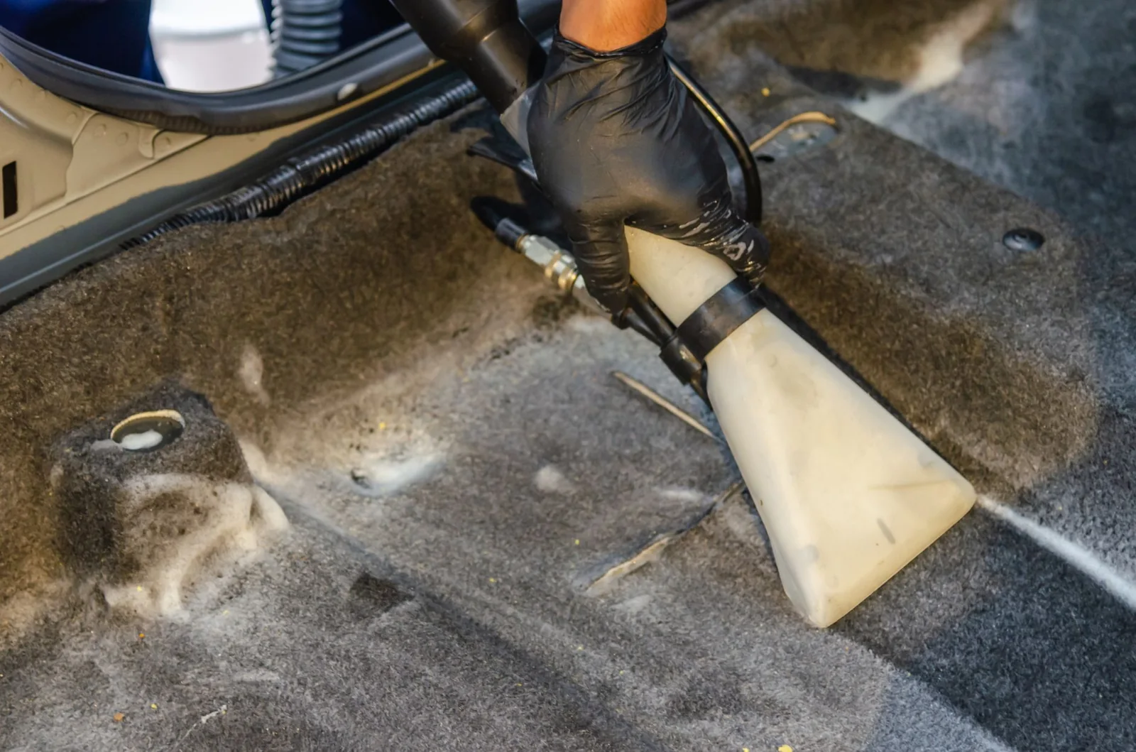 Lavage intérieur : aspiration et nettoyage de l'habitacle