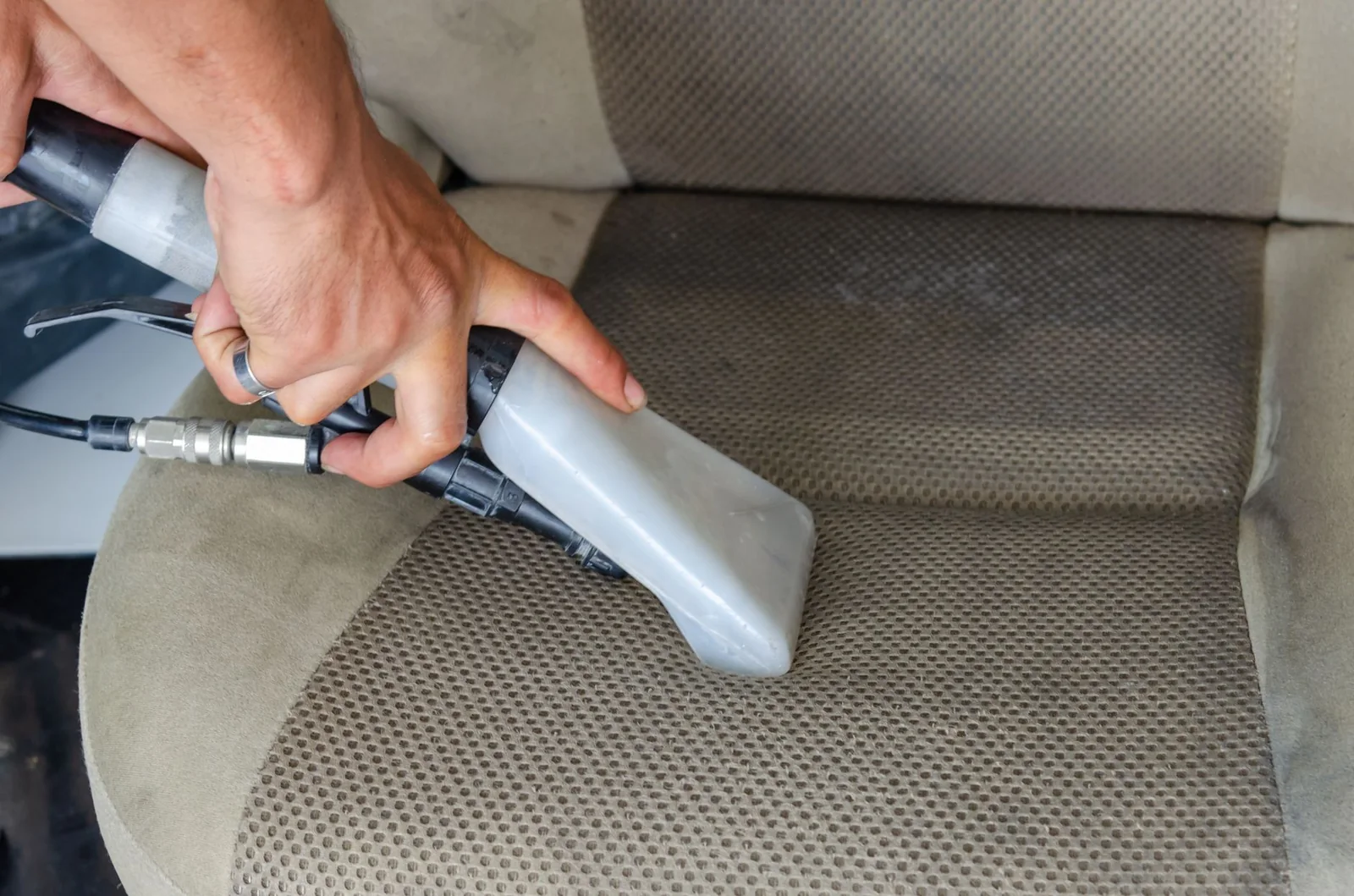 Lavage intérieur : aspiration et nettoyage de l'habitacle